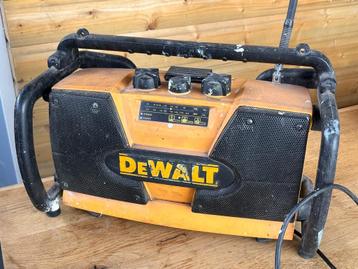 DeWalt radio met defect accu beschikbaar voor biedingen