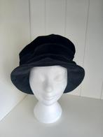 Zwarte velvet dameshoed, Kleding | Dames, Hoeden en Petten, Ophalen of Verzenden, Zo goed als nieuw
