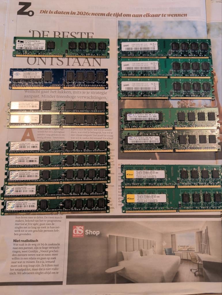16x 1GB DDR2 RAM - Verschillende snelheden, Computers en Software, RAM geheugen, Ophalen of Verzenden, DDR2, Desktop, Gebruikt