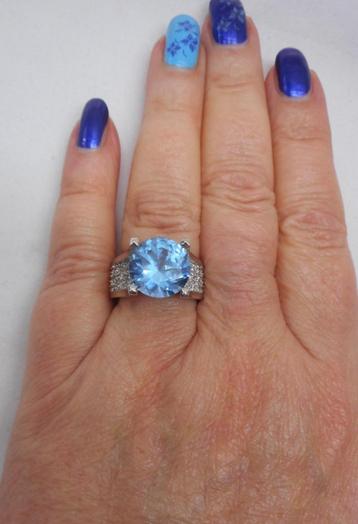 Prachtige zilveren ring met blauwe steen maat 18 nr.859 beschikbaar voor biedingen