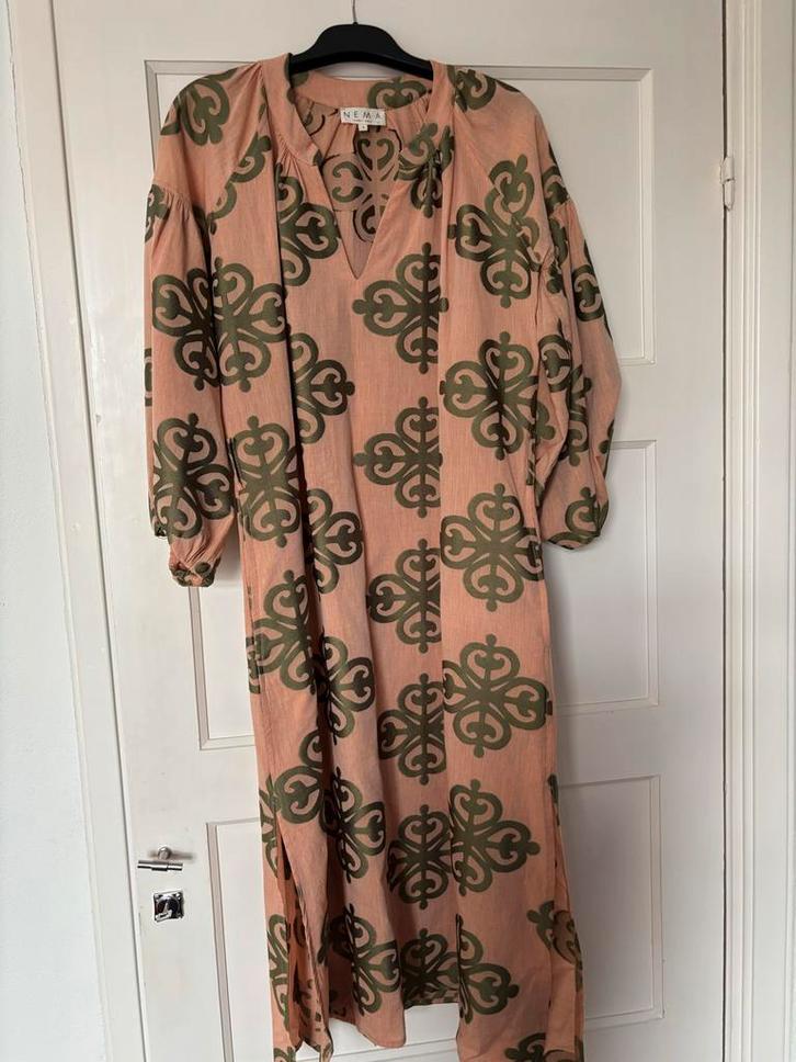 Ibiza jurk Nema, zalmroze/groen, M/L, Kleding | Dames, Jurken, Zo goed als nieuw, Maat 38/40 (M), Roze, Ophalen of Verzenden