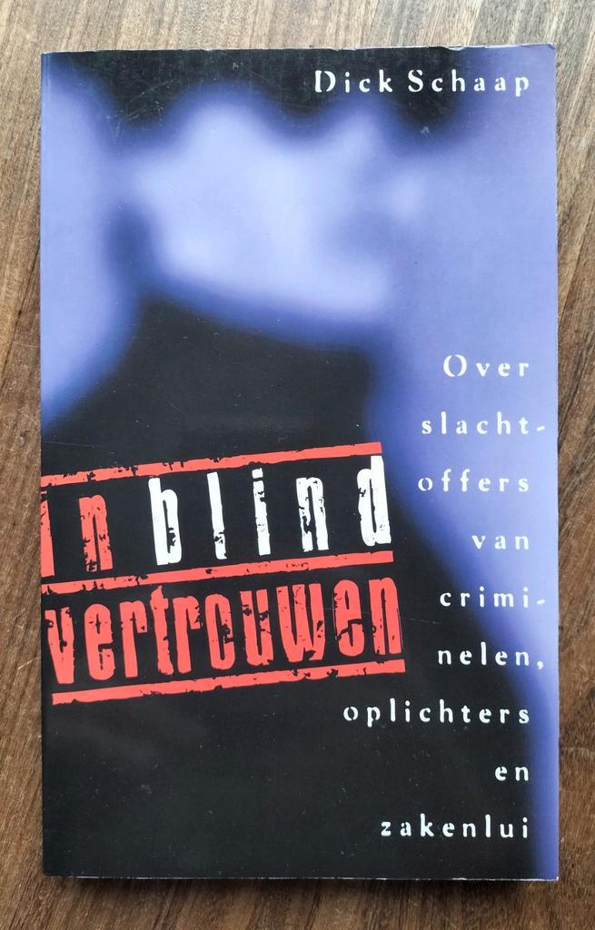 In Blind Vertrouwen - slachtoffers oplichters (true crime), Boeken, Detectives, Gelezen, Ophalen of Verzenden