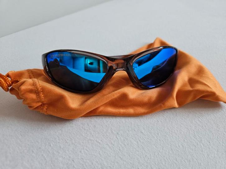 Xclone kinder zonnebril wintersport 
Cat. 4
Speciale TR90, Kinderen en Baby's, Kindermode-accessoires, Zo goed als nieuw, Ophalen of Verzenden