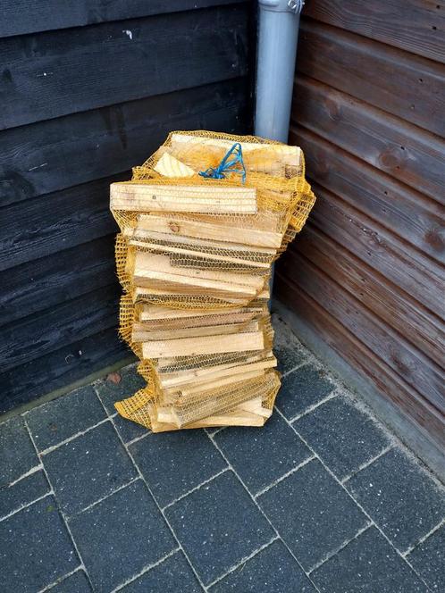 Droog brandhout – Slechts €5 per zak!, Tuin en Terras, Haardhout, Blokken, Overige houtsoorten, Minder dan 3 m³, Ophalen