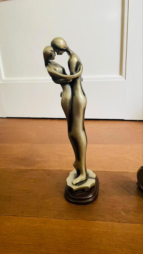 Elegant beeld; omhelzing van liefde, Antiek en Kunst, Kunst | Beelden en Houtsnijwerken, Ophalen of Verzenden
