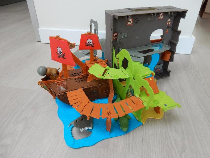 Matchbox piratenschip en eiland in koffer, Kinderen en Baby's, Speelgoed | Actiefiguren, Gebruikt, Ophalen of Verzenden