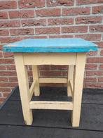 Brocante doorleefde houten kruk, Ophalen