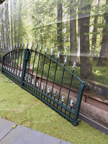 Inrijpoort 282cm breed hoogste punt 1m sierhekwerk beschikbaar voor biedingen