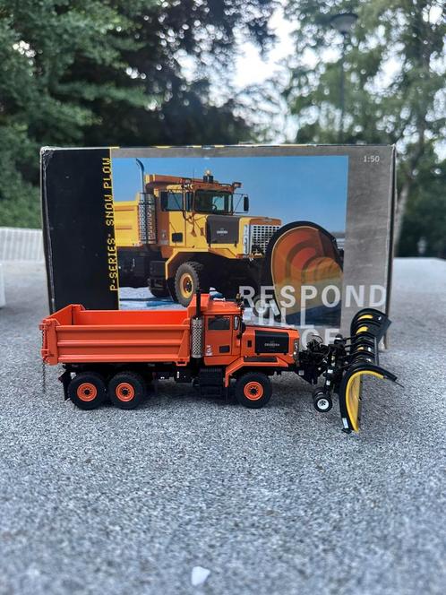 Oshkosh P-Series Snow Plow – 1:50 TWH Collectibles, Hobby en Vrije tijd, Modelauto's | 1:50, Nieuw, Bus of Vrachtwagen, Overige merken