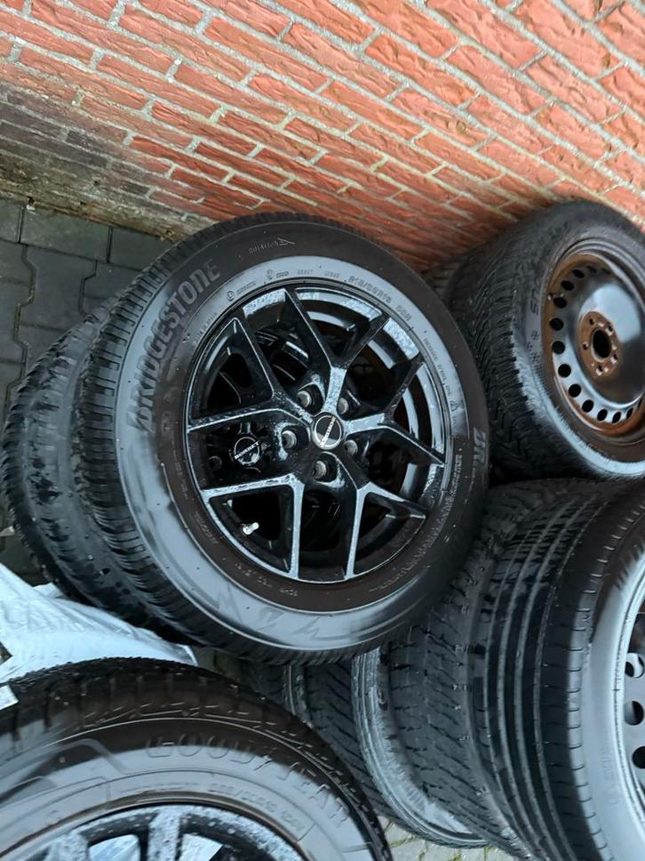2x set winterbanden 215/65/16 /225/60/16, Auto-onderdelen, Banden en Velgen, Banden en Velgen, Winterbanden, 16 inch, 215 mm, Personenwagen