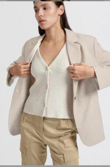 Yaya beige gilet maat M beschikbaar voor biedingen
