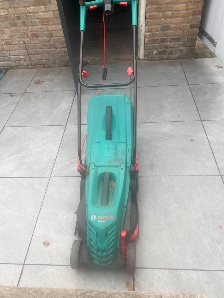 Grasmaaier Bosch ARM 34, Tuin en Terras, Grasmaaiers, Gebruikt, Elektrische grasmaaier, 30 t/m 39 cm, Elektrische starter, Opvangbak