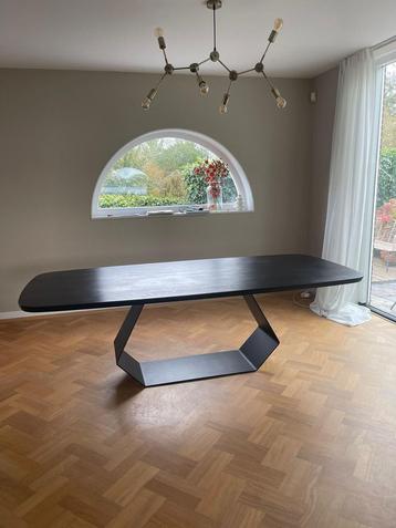 Zwarte Deense ovale eettafel - Vermeer poot beschikbaar voor biedingen
