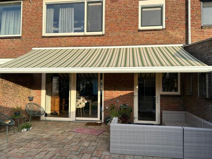 Elektrisch Zonnescherm 6m – Perfecte staat, Tuin en Terras, Zonneschermen, Zo goed als nieuw, Knikarmscherm, 150 tot 300 cm, 450 cm of meer