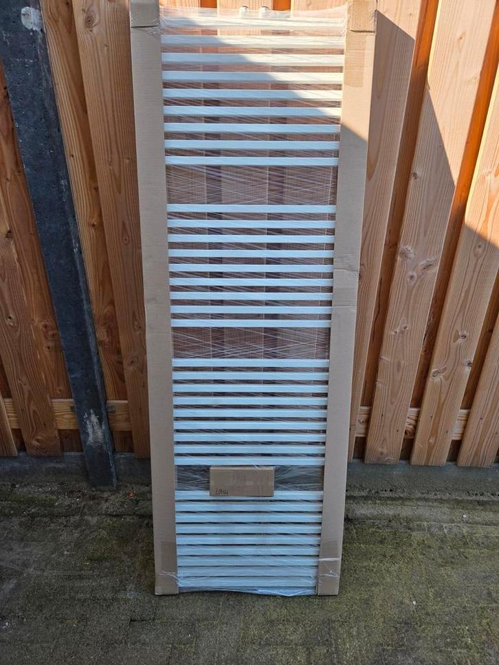 Designradiator merk Instamat, mat wit, Huis en Inrichting, Badkamer | Badkamermeubels, Nieuw, Overige typen, Minder dan 100 cm
