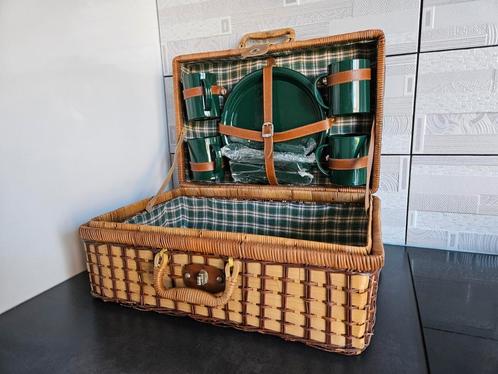 Vintage rotan picknickmand – compleet met servies 4 person, Hobby en Vrije tijd, Picknickmanden, Gebruikt, Zonder inhoud, Ophalen of Verzenden