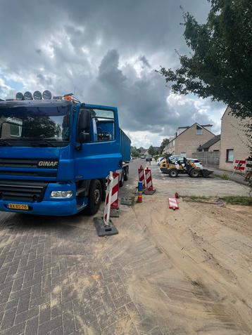 Tehuur knijperauto met chauffeur beschikbaar voor biedingen