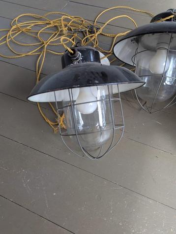 Industriële kooilamp beschikbaar voor biedingen