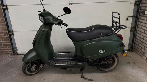 Sk-x 50 zeer nette brom scooter. Lage km stand!, Fietsen en Brommers, Scooters | Overige merken, Zo goed als nieuw, Maximaal 45 km/u