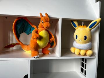Grote Pokémon en Charizard knuffel. beschikbaar voor biedingen