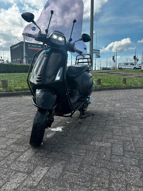 Vespa sprint 2020 notte editie, Fietsen en Brommers, Scooters | Vespa, Zo goed als nieuw, Ophalen