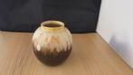 mooi bol vaasje met bruine en lichtbruine helft, Overige kleuren, Aardewerk of Porselein, Ophalen of Verzenden, Zo goed als nieuw