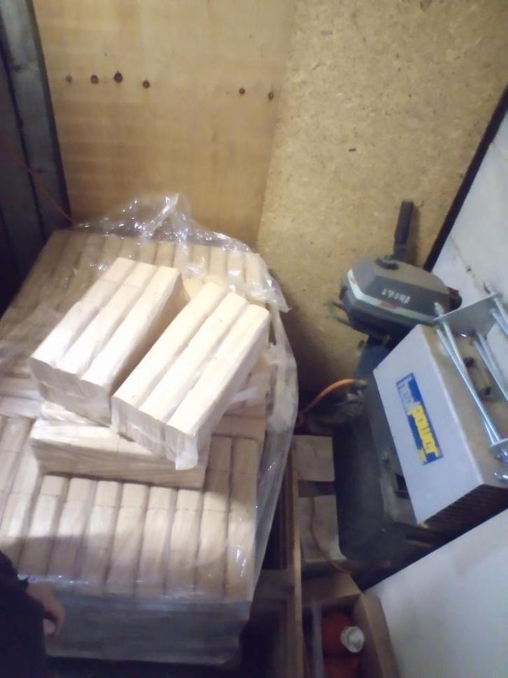 Briketten om  warm de kerstdagen door te brengen en gezellig, Tuin en Terras, Haardhout, Minder dan 3 m³, Ophalen of Verzenden