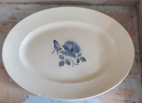 Franse serveerschaal met blauwe roos - Digoin Sarreguemines, Antiek en Kunst, Antiek | Servies los, Ophalen of Verzenden