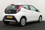 Toyota Aygo 1.0 VVT-i X-play Camera Carplay LED (bj 2022), Voorwielaandrijving, Stof, Gebruikt, 4 stoelen