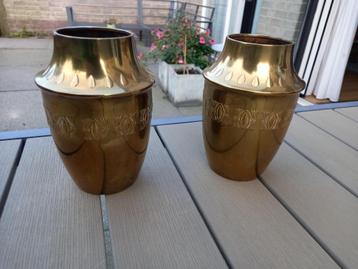 2 Koperen sierpotten beschikbaar voor biedingen
