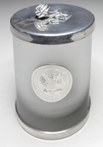 Glas met tin kaarsenhouder Dept of the Army US of America beschikbaar voor biedingen