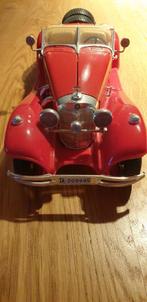 Mercedes Benz  500k Roadster  1936  rood van Burago, Hobby en Vrije tijd, Modelauto's | 1:18, Ophalen of Verzenden, Gebruikt, Auto