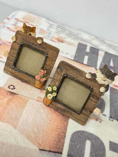 Vintage 2 schattige fotolijstjes met poes kat fotolijst 3D, Audio, Tv en Foto, Fotografie | Fotolijsten, Zo goed als nieuw, Ophalen of Verzenden