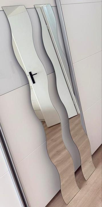 Sfeervolle Spiegel beschikbaar voor biedingen