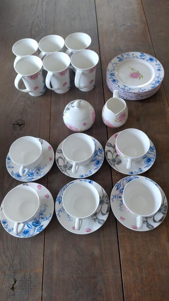 Maxwell & Williams servies. (Cashmere Margriet), Huis en Inrichting, Keuken | Servies, Zo goed als nieuw, Overige stijlen, Porselein