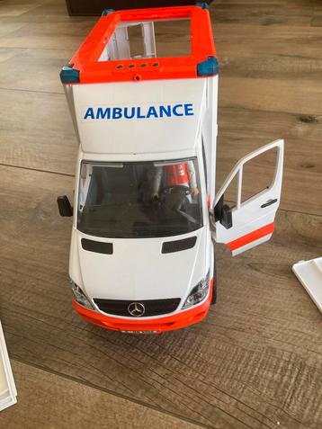 Bruder ambulance.  beschikbaar voor biedingen