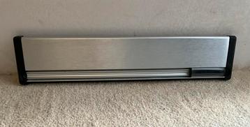 AXA brievenbusplaat met naamplaatje beschikbaar voor biedingen