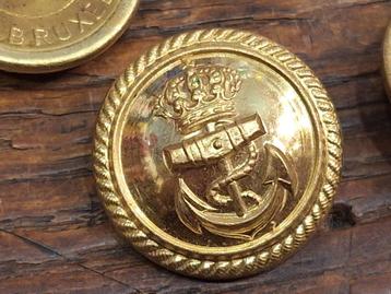 oude goudkleurige knoop royal navy, nieuwstaat, jaren 40-50 beschikbaar voor biedingen