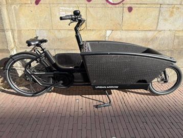 Urban arrow bakfiets slechts 1 jaar oud beschikbaar voor biedingen