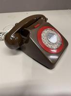 Vintage telefoon 746 Yeoman bruin en rood - Draaischijf tele, Telecommunicatie, Vaste telefoons | Niet Draadloos, Ophalen of Verzenden