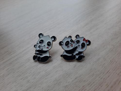 2 leuke panda pins te koop, Verzamelen, Speldjes, Pins en Buttons, Nieuw, Speldje of Pin, Dier of Natuur, Ophalen of Verzenden