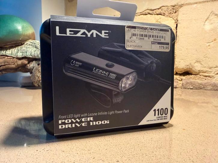 Lezyne power drive 1100i fietsverlichting, Fietsen en Brommers, Fietsaccessoires | Fietsverlichting, Voorlicht, Nieuw, Accu, Ophalen of Verzenden