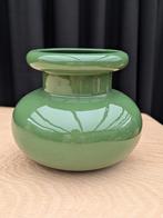 Mooie groene vaas!, Huis en Inrichting, Woonaccessoires | Vazen, Aardewerk of Porselein, Ophalen of Verzenden, Zo goed als nieuw