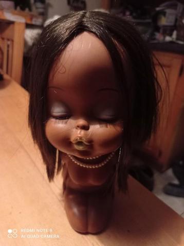 Vintage Pop met Bruin Haar beschikbaar voor biedingen