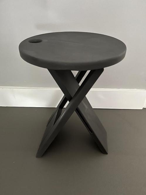 Krukje | Kruk | Stool | Opklapbaar | Suzy | Adrian Reed, Huis en Inrichting, Krukjes, Zo goed als nieuw, Hout, Ophalen