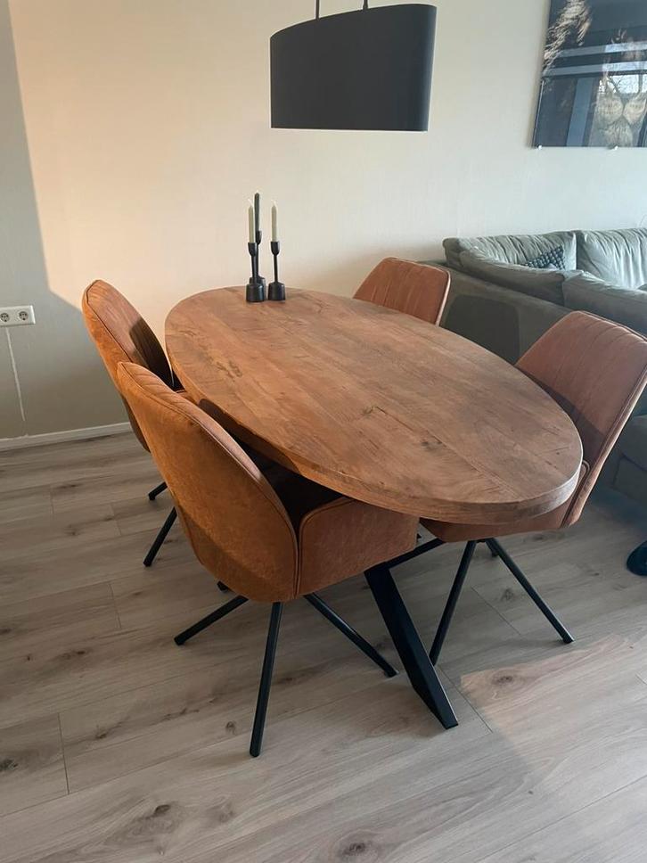 Prachtige mango houten eettafel met zwart metalen kruispoot, Huis en Inrichting, Tafels | Eettafels, Zo goed als nieuw, 100 tot 150 cm