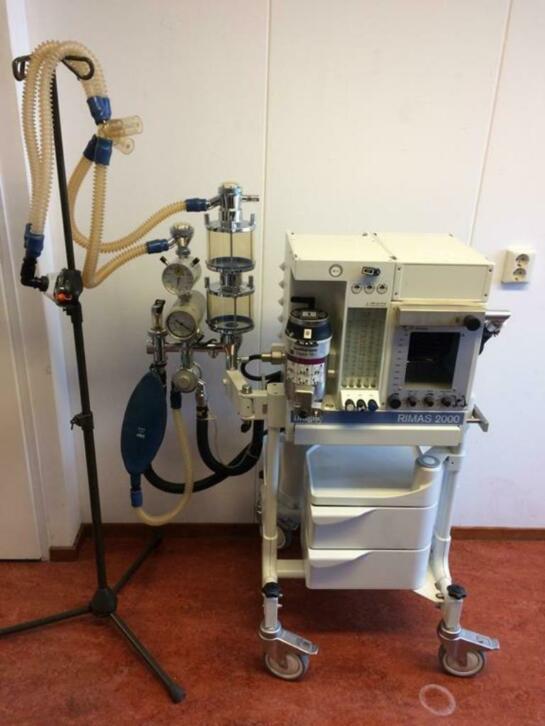 Dr?ger anesthesieset, kar + beademing Ventilog II dierenarts, Diversen, Braces, Zo goed als nieuw, Ophalen of Verzenden