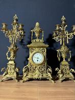 Antieke Franse Bronzen Regency Stijl Pendule met Kandelaren, Ophalen of Verzenden
