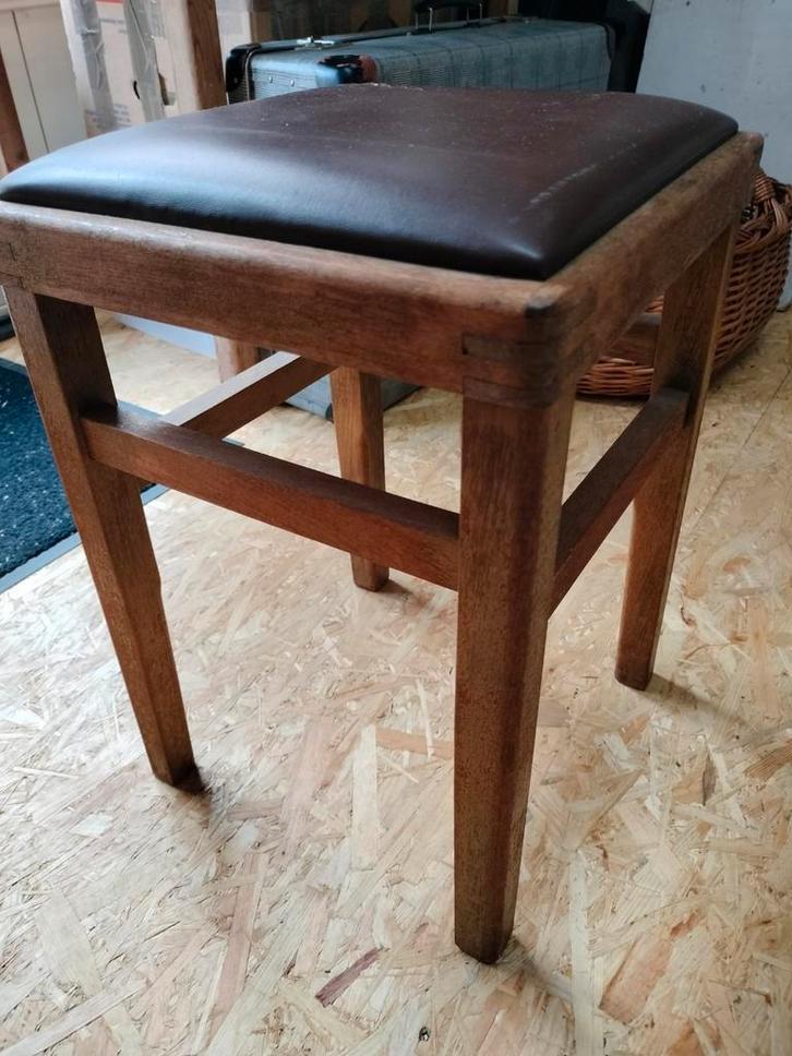 Vintage kruk., Huis en Inrichting, Krukjes, Gebruikt, Hout, Ophalen