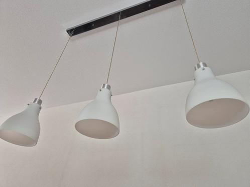 Hanglampen van melkglas, mooie rvs plafondlijst., Huis en Inrichting, Lampen | Hanglampen, Zo goed als nieuw, Minder dan 50 cm